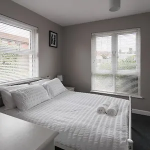 2 Bedroom Ground Floor Apartamento