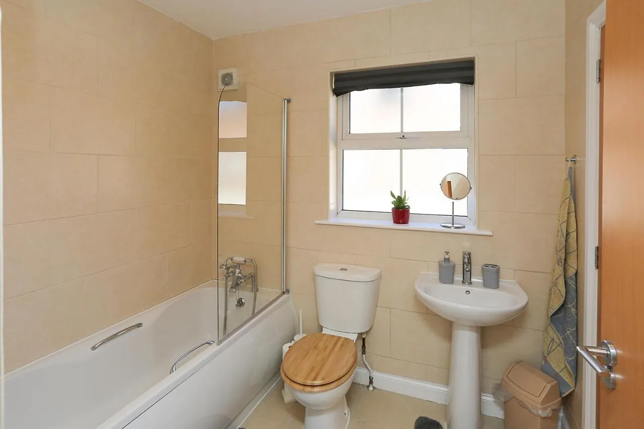 3Bed/2Bath Duplex Apartment - Pure Bliss Belfast 0*,  United Kingdom